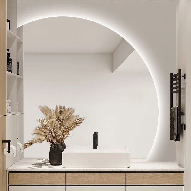 Oglindă de sticlă de perete orizontală neregulată pentru baie decorativă cu cadru metalic auriu periat nordic